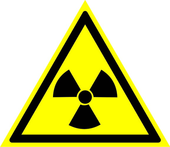 W05 опасно! радиоактивные вещества или ионизирующее излучение (пластик, сторона 200 мм) - Знаки безопасности - Предупреждающие знаки - vektorb.ru